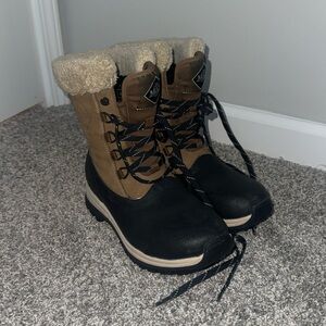 Muck Snow Boots women’s size 8